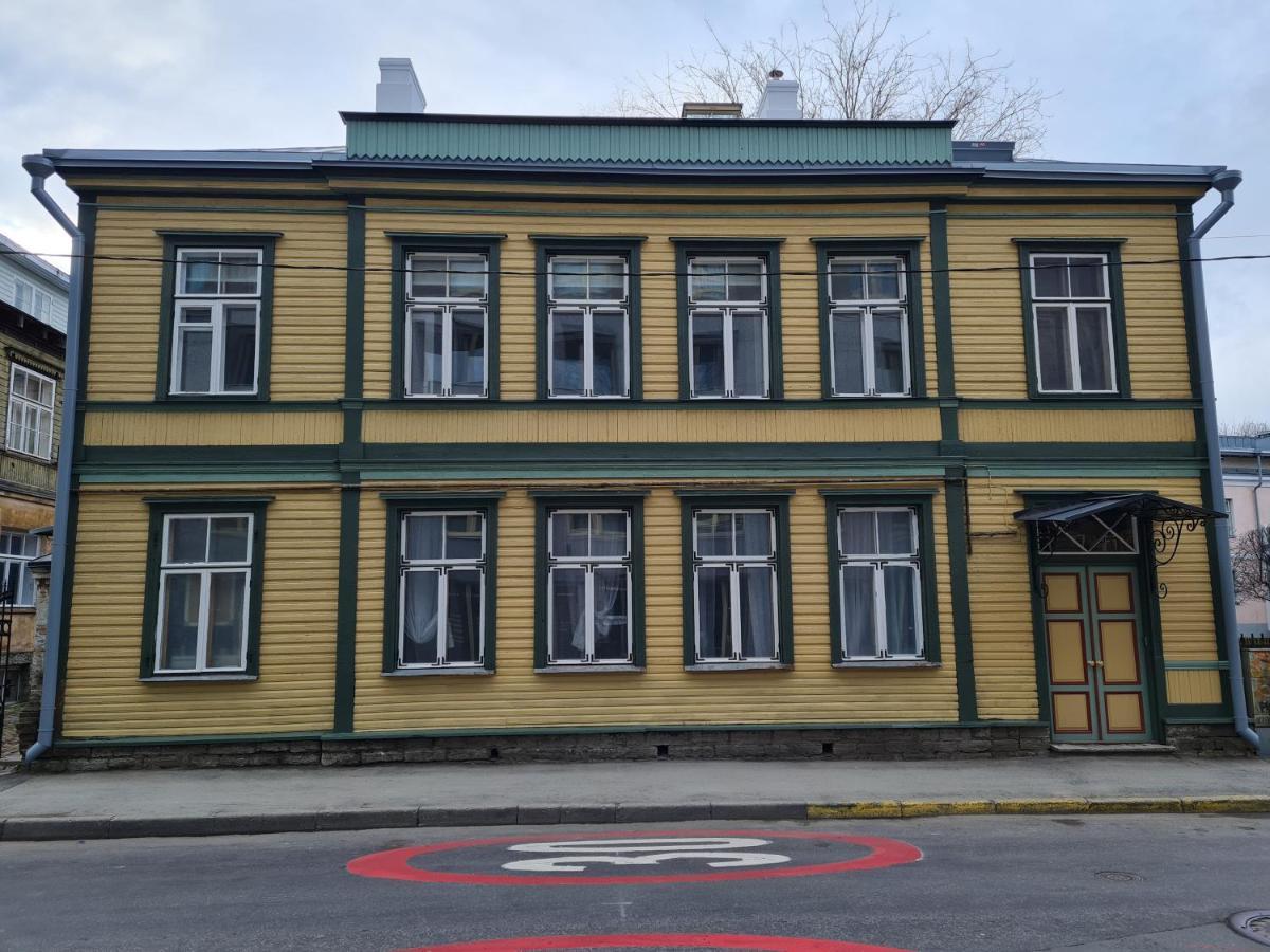 Modern History Apartment Талин Екстериор снимка