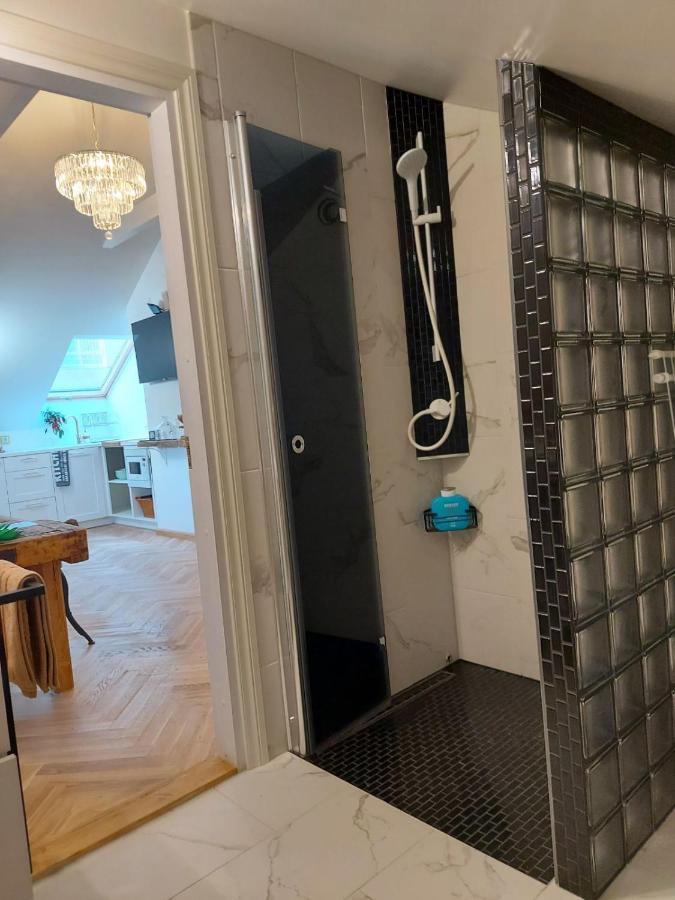 Modern History Apartment Талин Екстериор снимка
