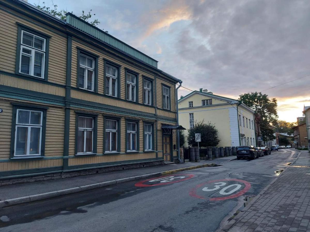 Modern History Apartment Талин Екстериор снимка