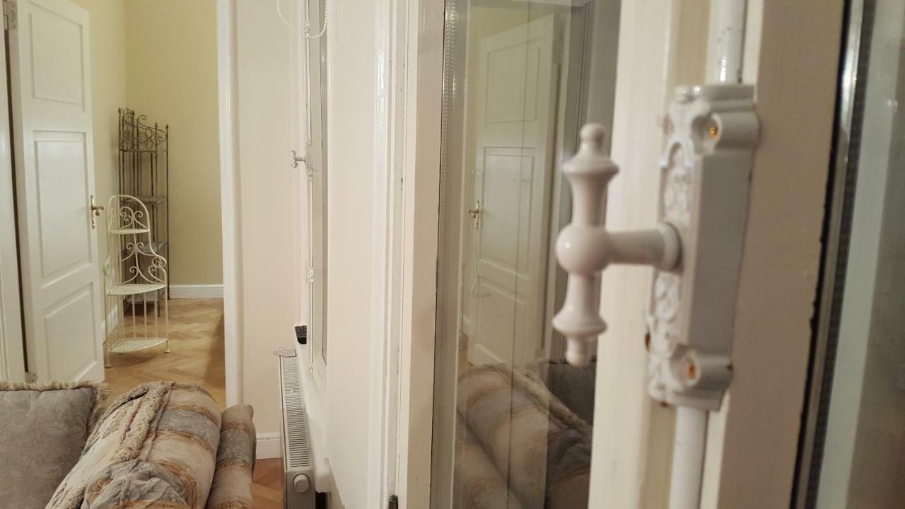 Modern History Apartment Талин Екстериор снимка