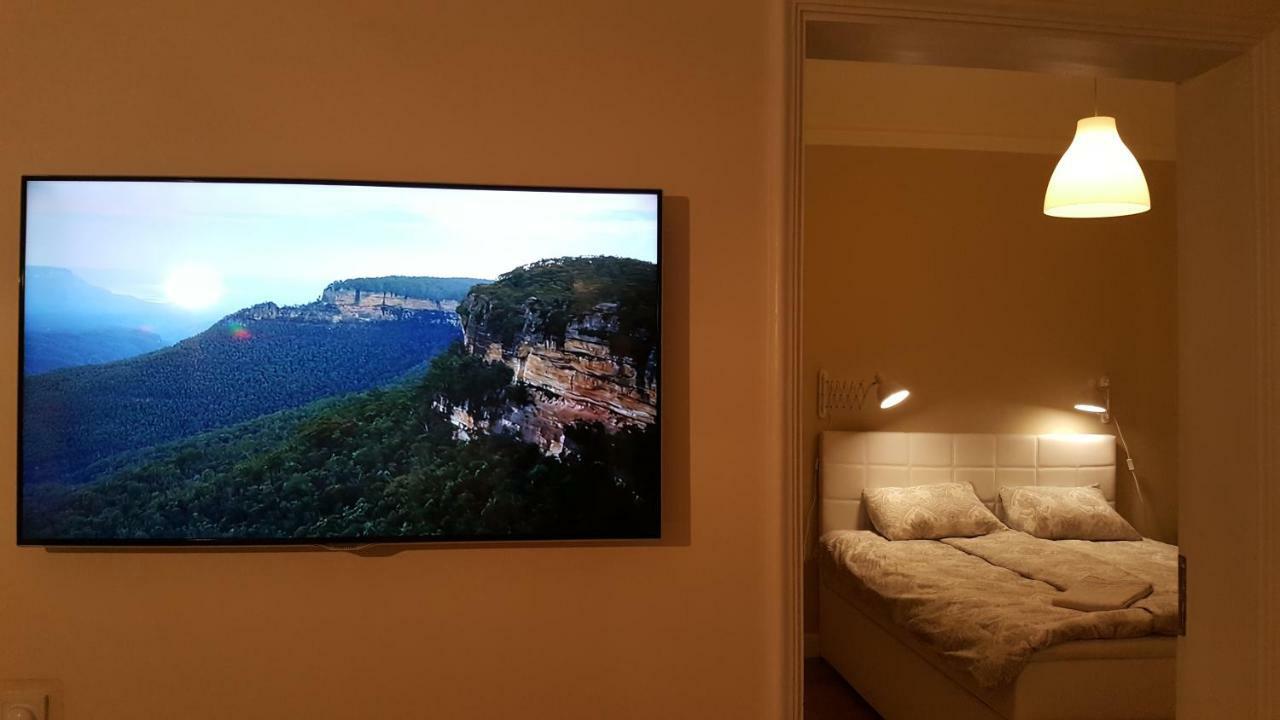 Modern History Apartment Талин Екстериор снимка