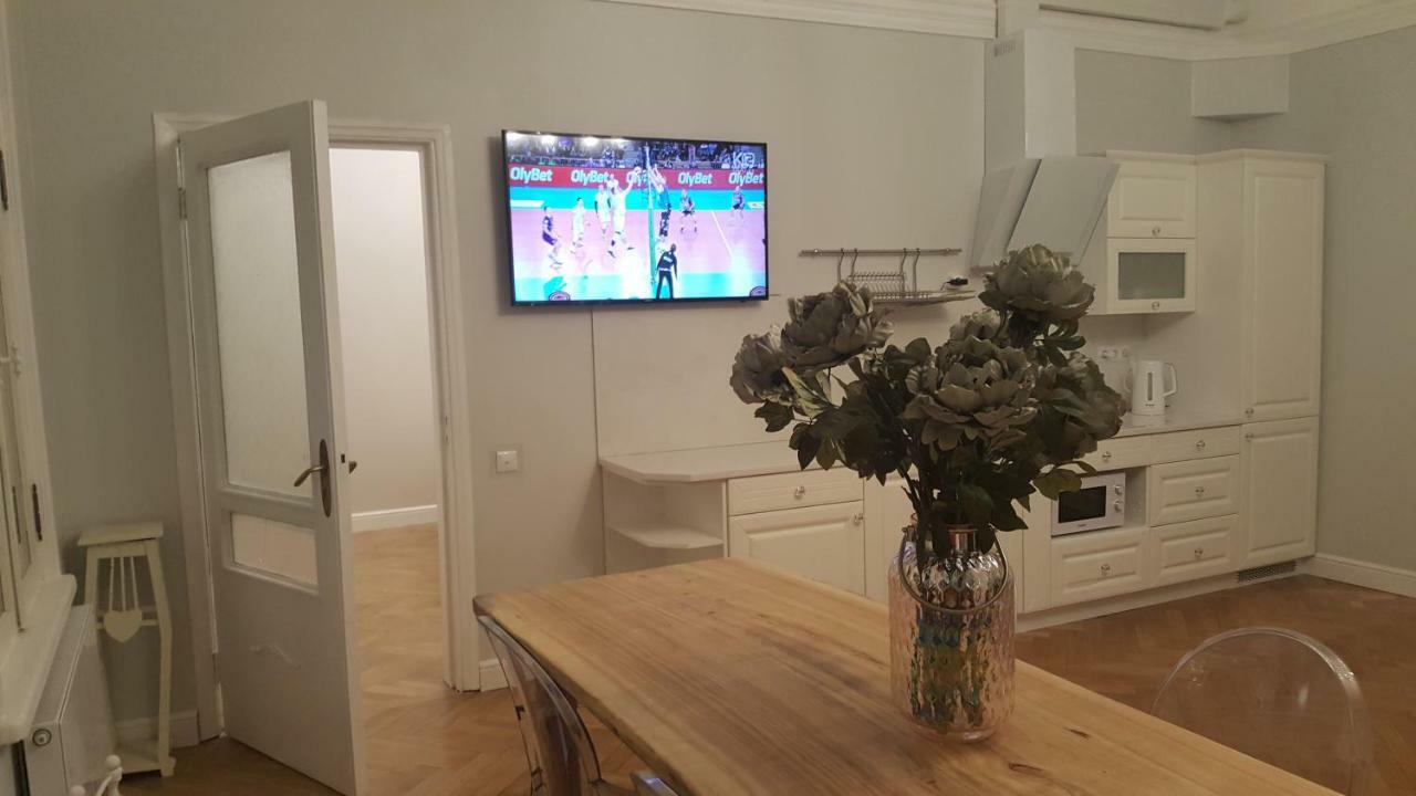Modern History Apartment Талин Екстериор снимка
