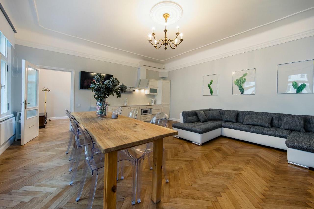 Modern History Apartment Талин Екстериор снимка