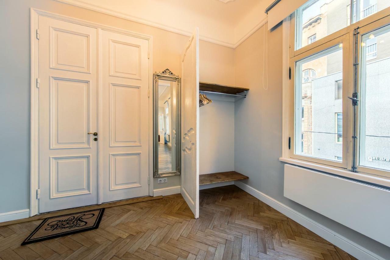 Modern History Apartment Талин Екстериор снимка