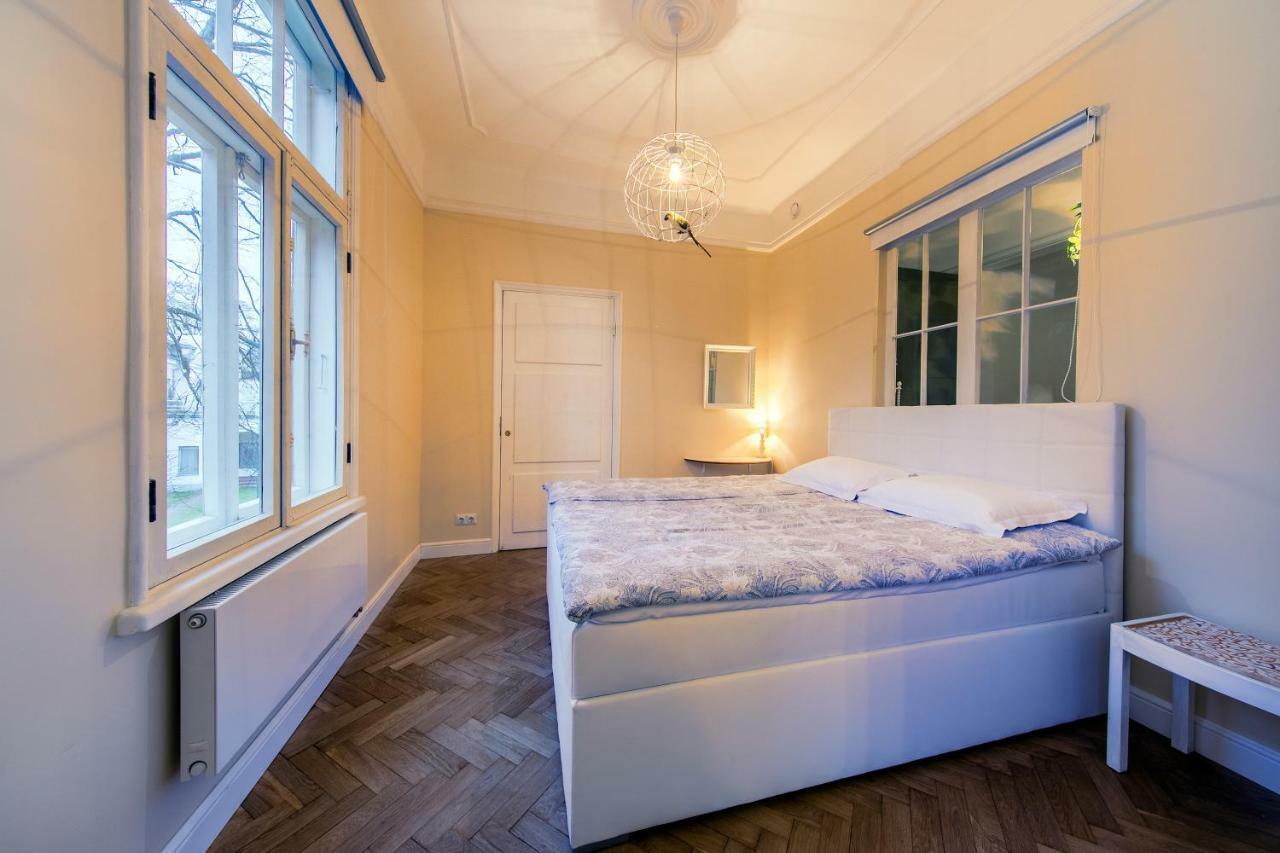 Modern History Apartment Талин Екстериор снимка