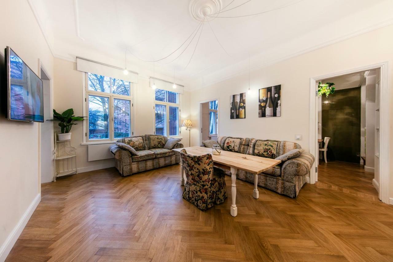 Modern History Apartment Талин Екстериор снимка
