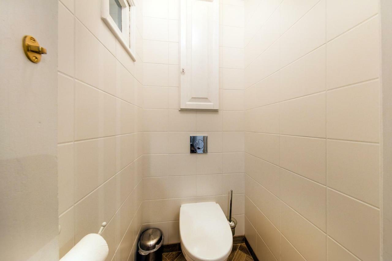 Modern History Apartment Талин Екстериор снимка