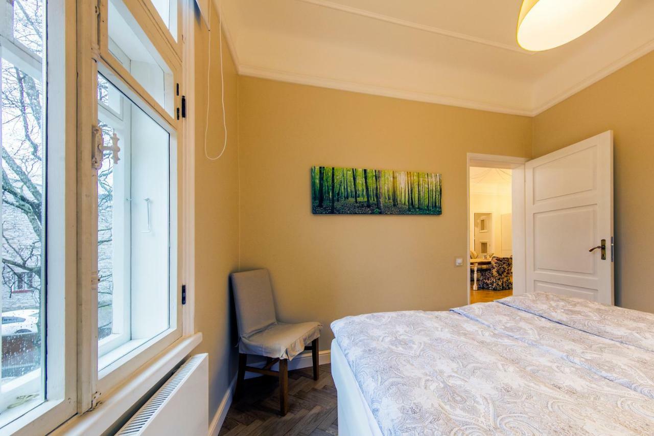 Modern History Apartment Талин Екстериор снимка