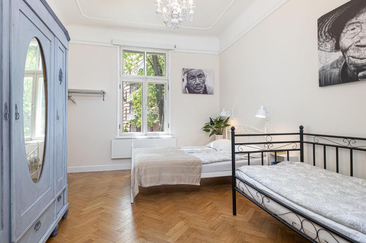 Modern History Apartment Талин Екстериор снимка