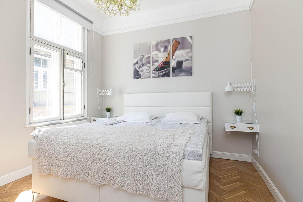 Modern History Apartment Талин Екстериор снимка