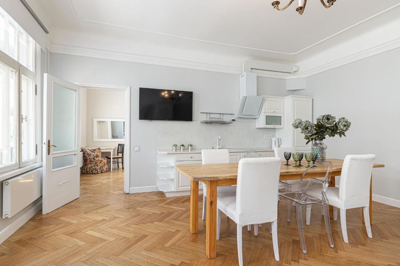 Modern History Apartment Талин Екстериор снимка