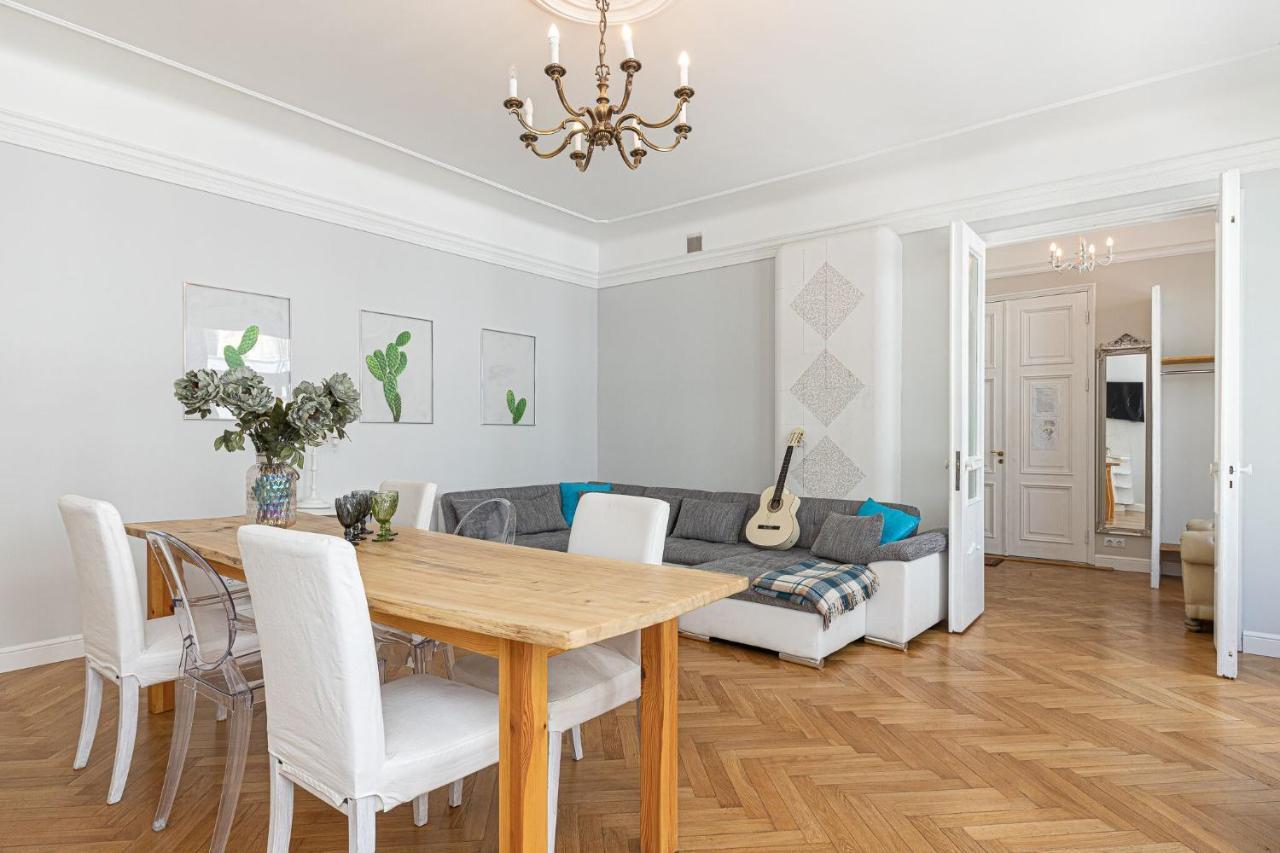 Modern History Apartment Талин Екстериор снимка