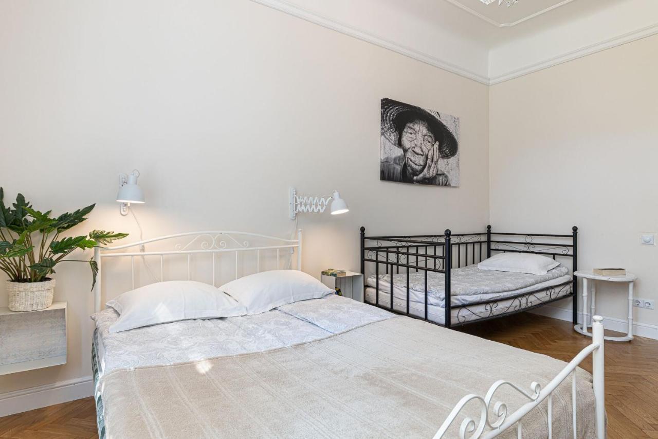 Modern History Apartment Талин Екстериор снимка